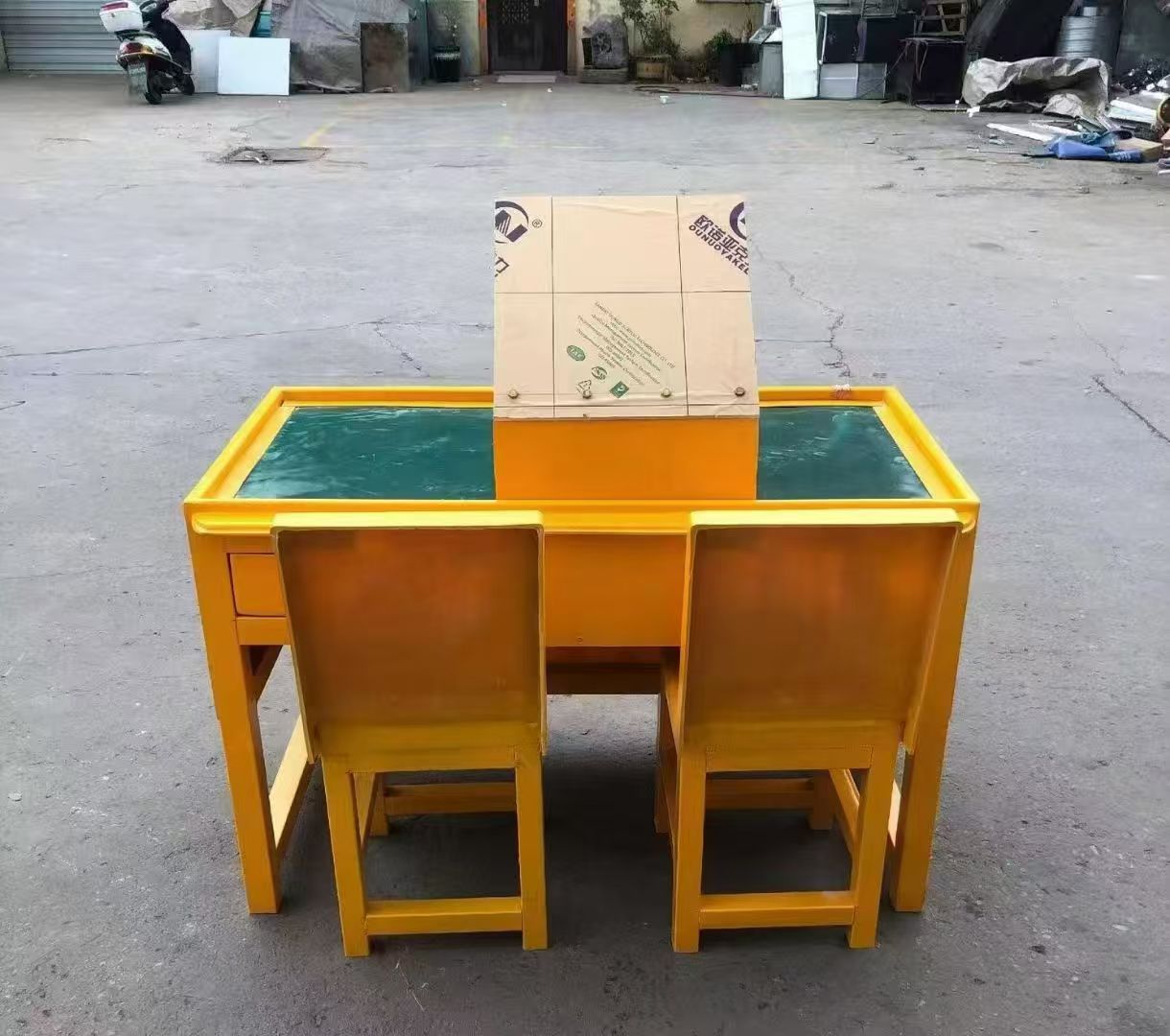 察哈尔右翼前防静电导通桌井下煤矿火工品发放桌：危险品流转的安全守护者